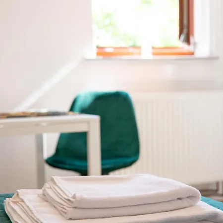 Homestay Rezidence Plesivec - Rodinny S 3 Loznicemi