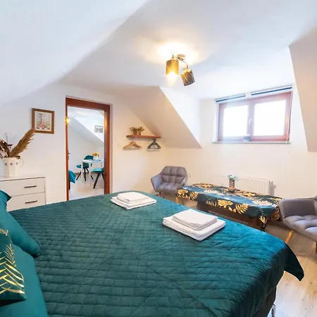 Homestay Rezidence Plesivec - Rodinny S 3 Loznicemi Cesky Krumlov