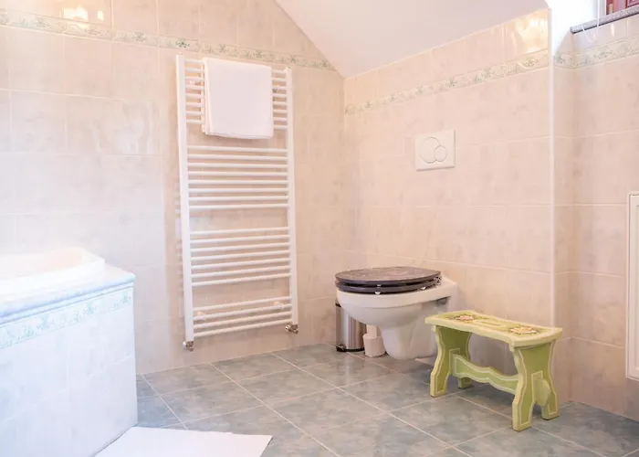 Rezidence Plesivec - Rodinny S 3 Loznicemi *